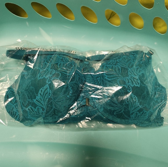 Front-close Bra sz 34B - Picture 4 of 4